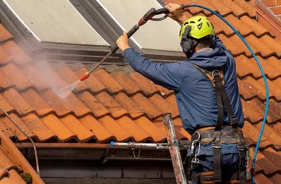 Démoussage et hydrofuge de toiture à Rampoux